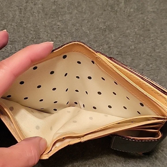 Small Kate Spade wallet snap & zipper closure...sew pictures for condition - Picture 9 of 15